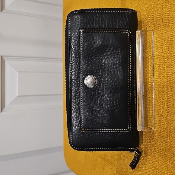 Coach Chealsea Zip Around Wallet Black Leather/Brown Interior - Like New/NWOT - Picture 1 of 11